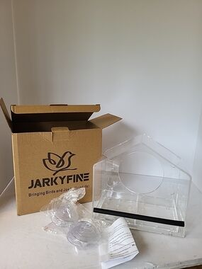 JarkyFine Up Close Clear Acrylic Bird Feeder New In Box